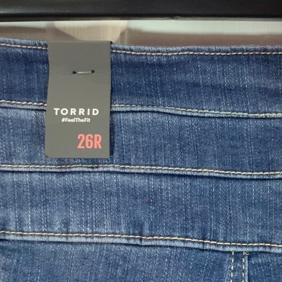 Torrid Boyfriend 3 Button Cotton Jeans Plus Size 26 NWT - Picture 6 of 9